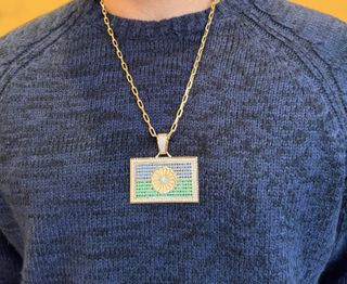 Colgante bandera gitana en oro 18k 750 y circonita