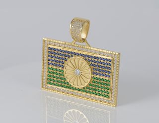 Colgante bandera gitana en oro 18k 750 y circonita