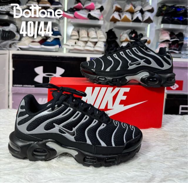 Zapatilla nike tn negra y gris