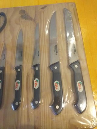 JUEGO 5 CUCHILLOS, 1 TIJERAS, 1 CHAIRA.