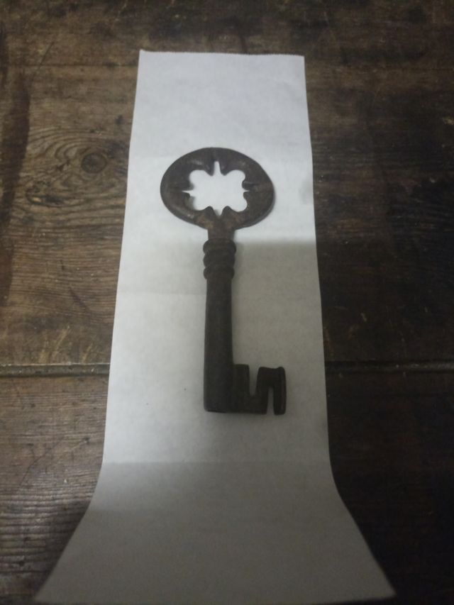 Antigua llave de hierro