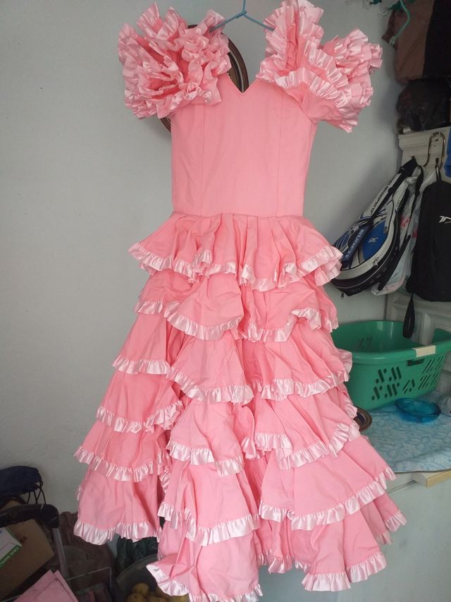 TRAJE DE FLAMENCA ROSA.