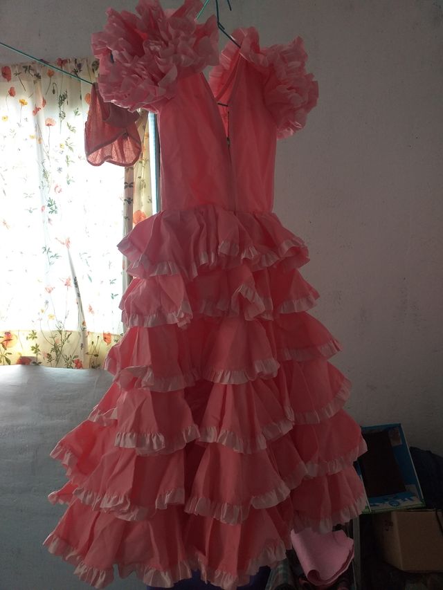 TRAJE DE FLAMENCA ROSA.