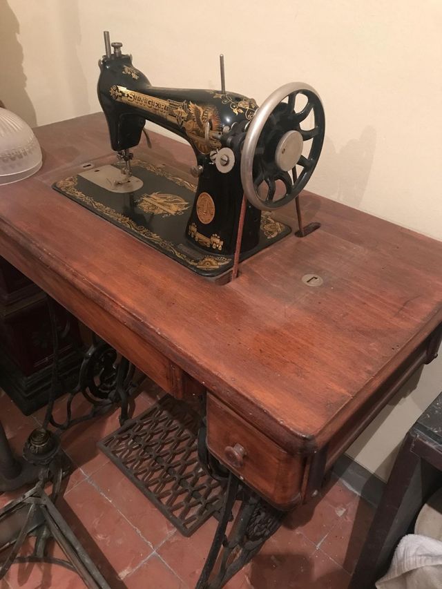 Màquina de coser antigua