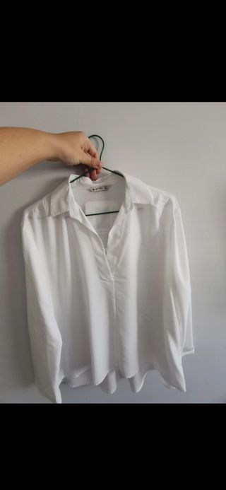 Blusa blanca Stradivarius