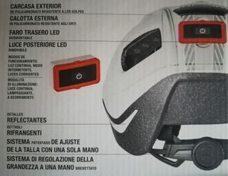 Casco patin con señalizador LED