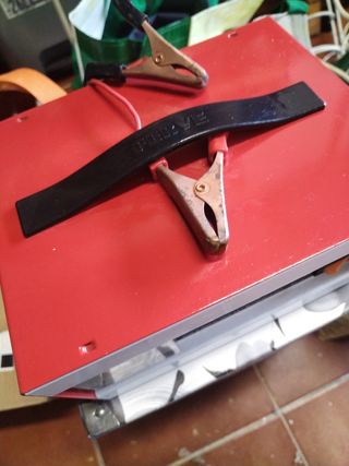 Cargador de baterías Ferve 806 12V-6A
