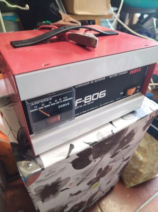 Cargador de baterías Ferve 806 12V-6A