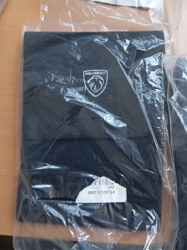 Kit antena y Carpeta original Peugeot