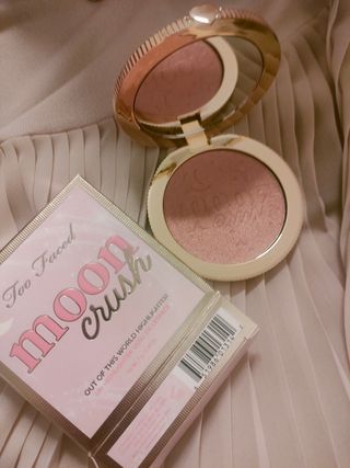 Too faced moon crush Summer Moon illuminante viso