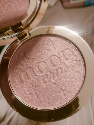 Too faced moon crush Summer Moon illuminante viso