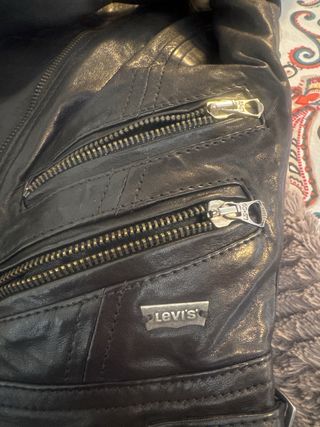 Cazadora de cuero Levis