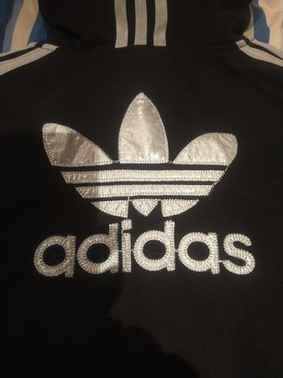 Chaqueta Adidas, talla L, negra y plateada 