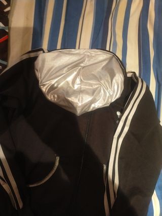 Chaqueta Adidas, talla L, negra y plateada 