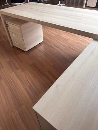 Mesa de oficina. Marca Actiu