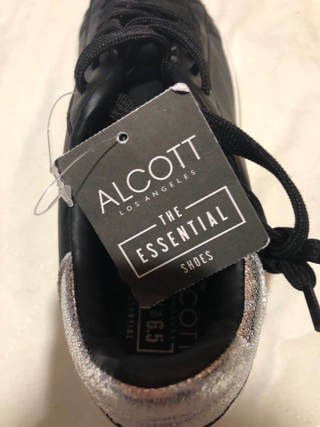 Scarpe nere con i lacci Alcott