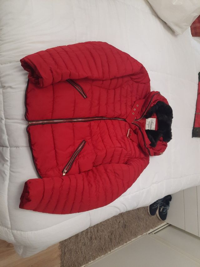 Plumas rojo de chica