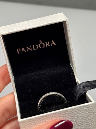 Anillo corazones y brillo de Pandora
