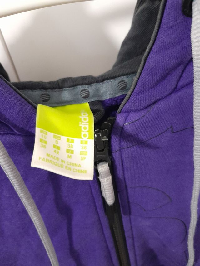 Sudadera de Adidas con capucha morado poco puesto