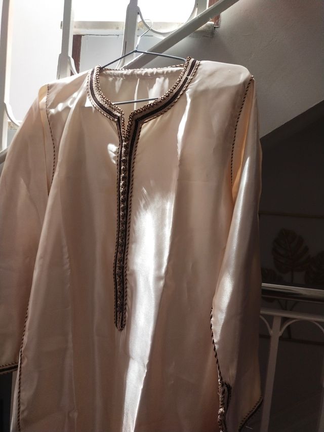 Vestido marroquí color beige