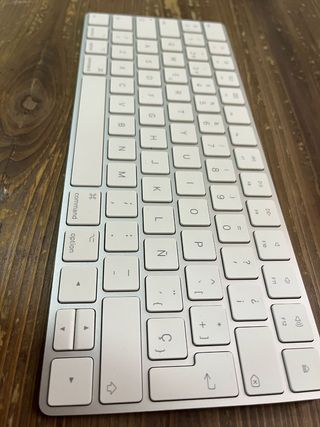Magic Keyboard Apple + Cable de carga