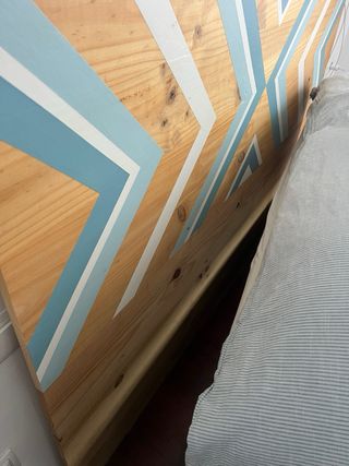 Cabecero de cama de madera hecho a mano sin colgar