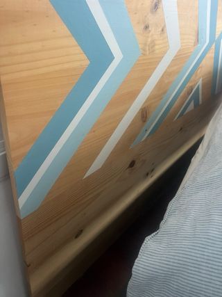 Cabecero de cama de madera hecho a mano sin colgar