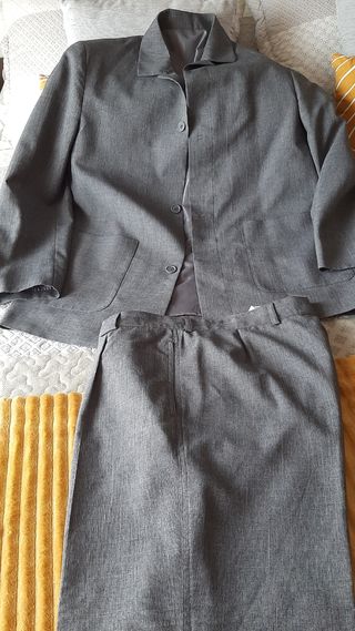 Traje gris