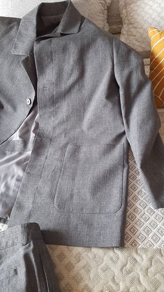 Traje gris