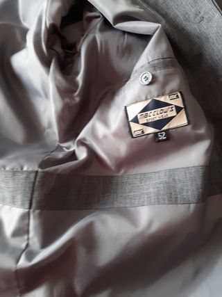 Traje gris