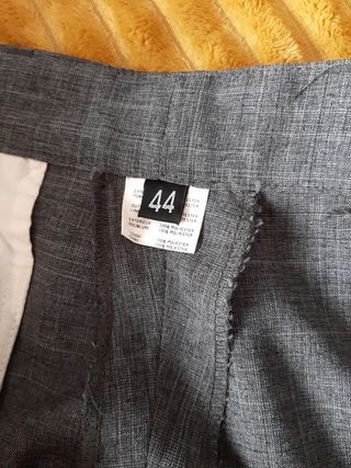 Traje gris