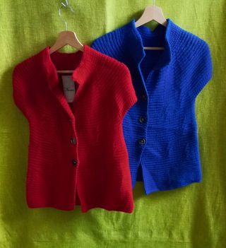 Set maglia cardigan smanicato.