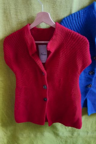 Set maglia cardigan smanicato.