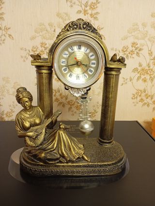 Reloj de mesa antiguo