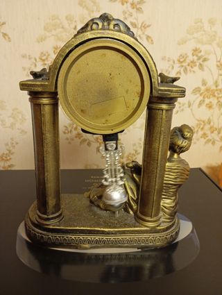 Reloj de mesa antiguo