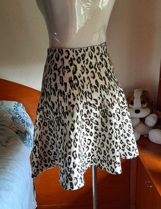 Falda animal print Jean Louis Francoise 36-38. 