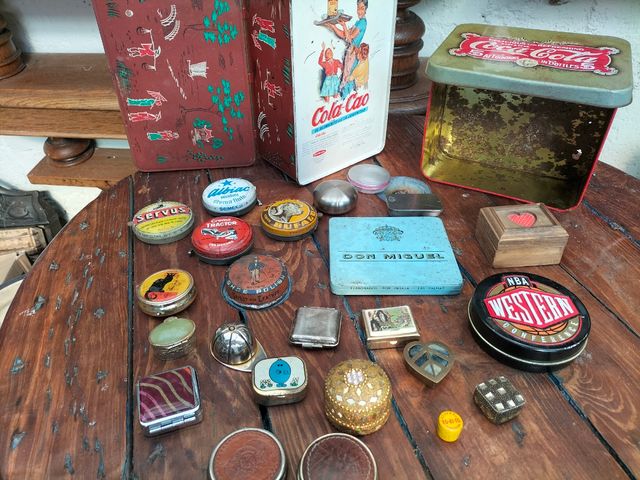 Colección latas y cajitas