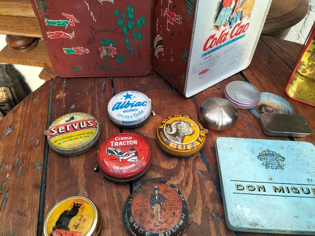 Colección latas y cajitas