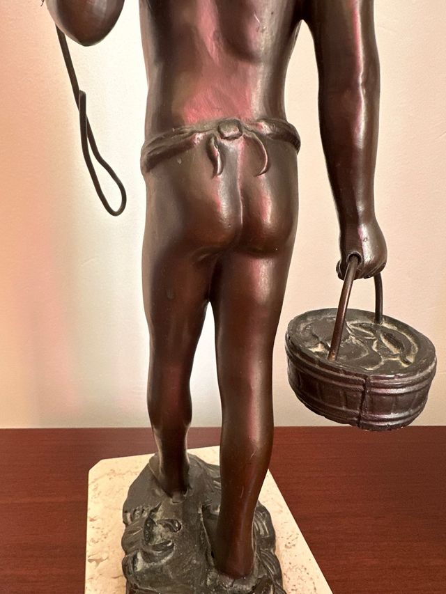 Scultura antica in metallo bronzato Pescatore 1932