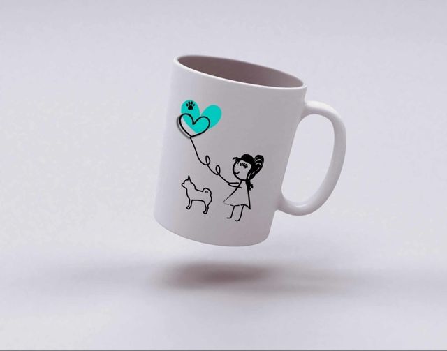 Taza con mascota chihuahua.
