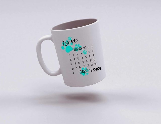 Taza con mascota chihuahua.