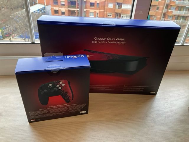 Controller e custodia Spiderman PS5 Special Edition