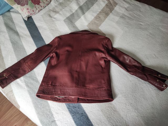 Cazadora de cuero mujer