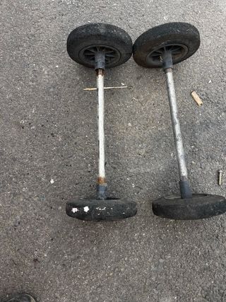 Coppia di assi con ruote in gomma