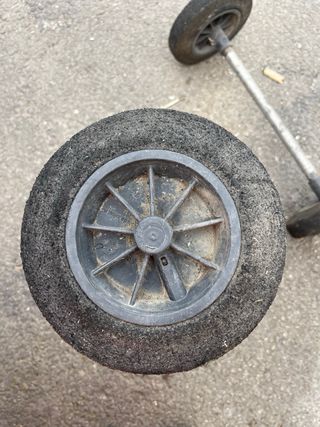 Coppia di assi con ruote in gomma