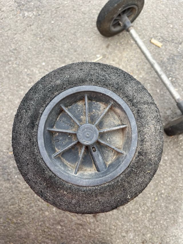 Coppia di assi con ruote in gomma