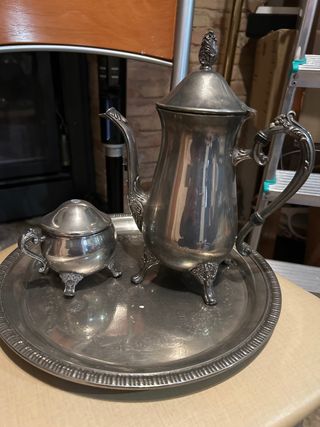 Cafetera y bandeja