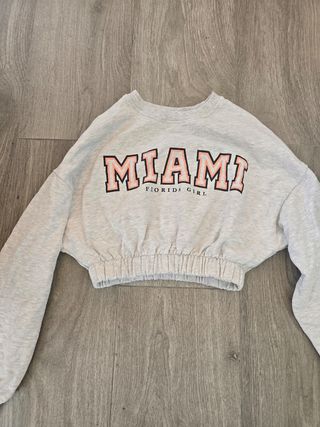 Sudadera corta bershka