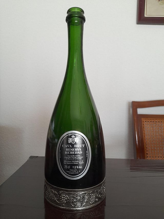 Botella Segura Viudas, vacia
