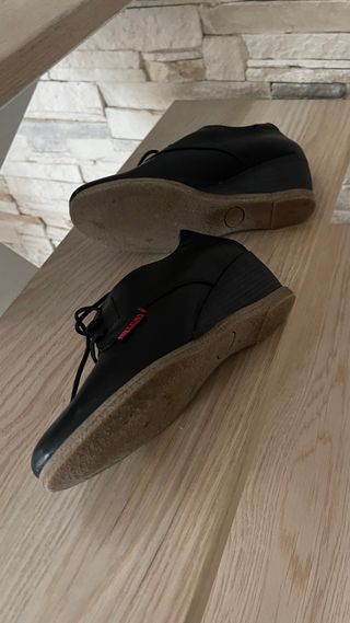 Zapatos con cuña de piel